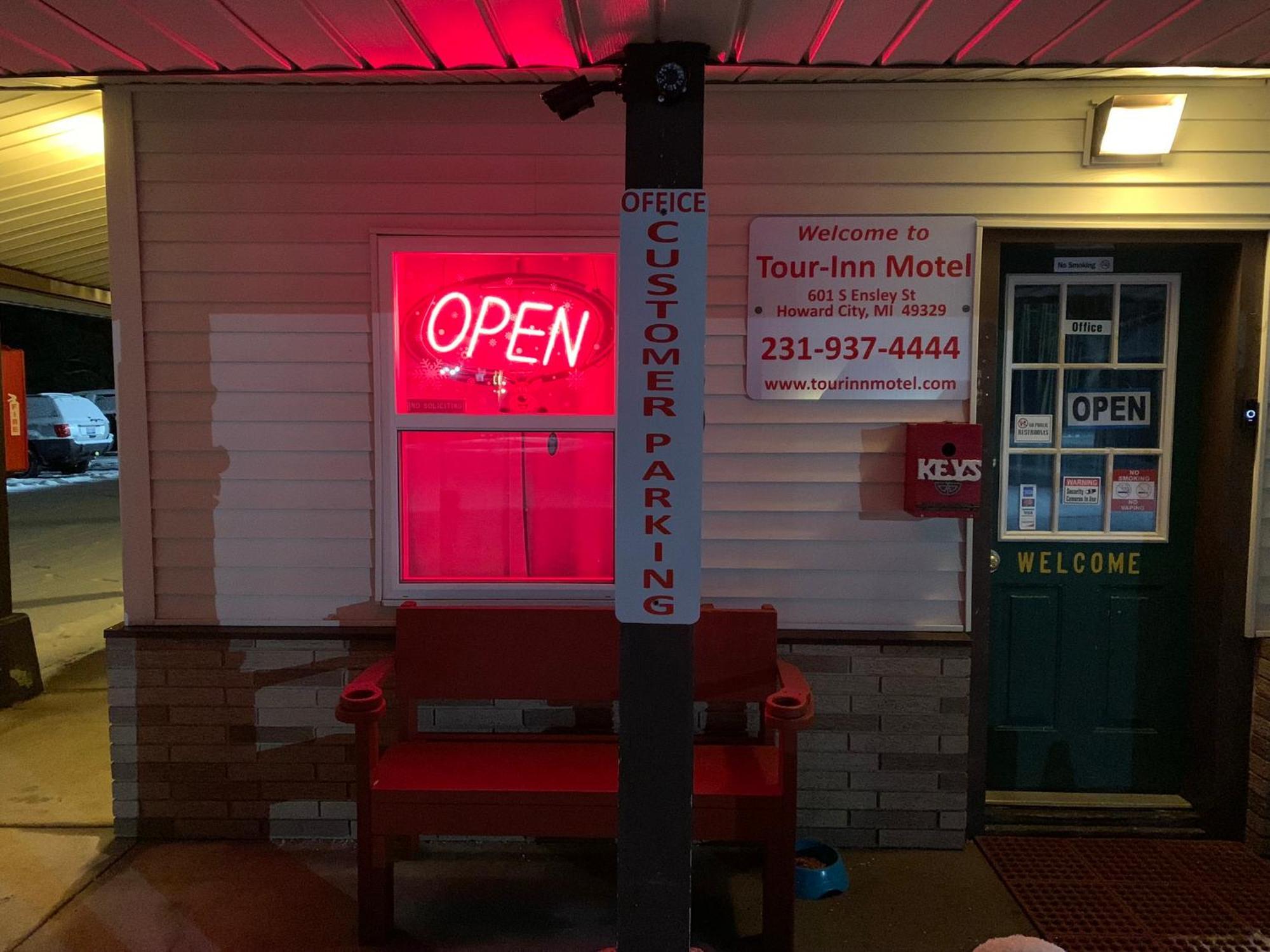 Howard City Tour Inn Motel المظهر الخارجي الصورة